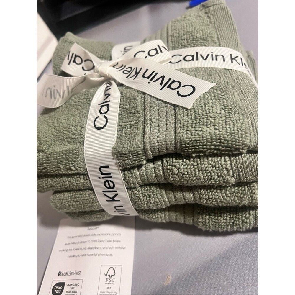 NWT Calvin Klein Sage Green 4-Piece Wash Towel Set